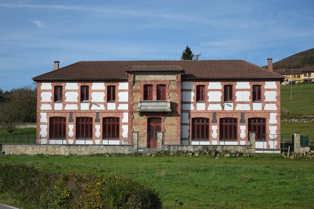 Albergue Familiar De Pintueles Piloña エクステリア 写真